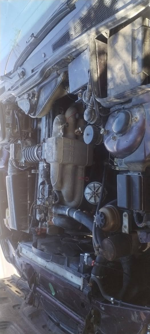 السلام عليكم بي ام 735 مديل 1991  رقم بغداد هزه وسنويه جديده باسمي عقد مروري كبل اريد احولها ماخليها باسمي السياره معمرينها قبل يدت باب السائق مكسوره والكير اذا بارد ياخر بثاني نمره رحت لبو الكيوره كال كنترور او نقص دهن وحده منهن فقط والباقي كله شغال لايت زنون اصلي عالي ناصي كيجات كلها شغال تخم تاير جديد حداده جديده سياره جاهزه سعرها ب
35 ورقه  مكاني كربلاء ***********
***********
