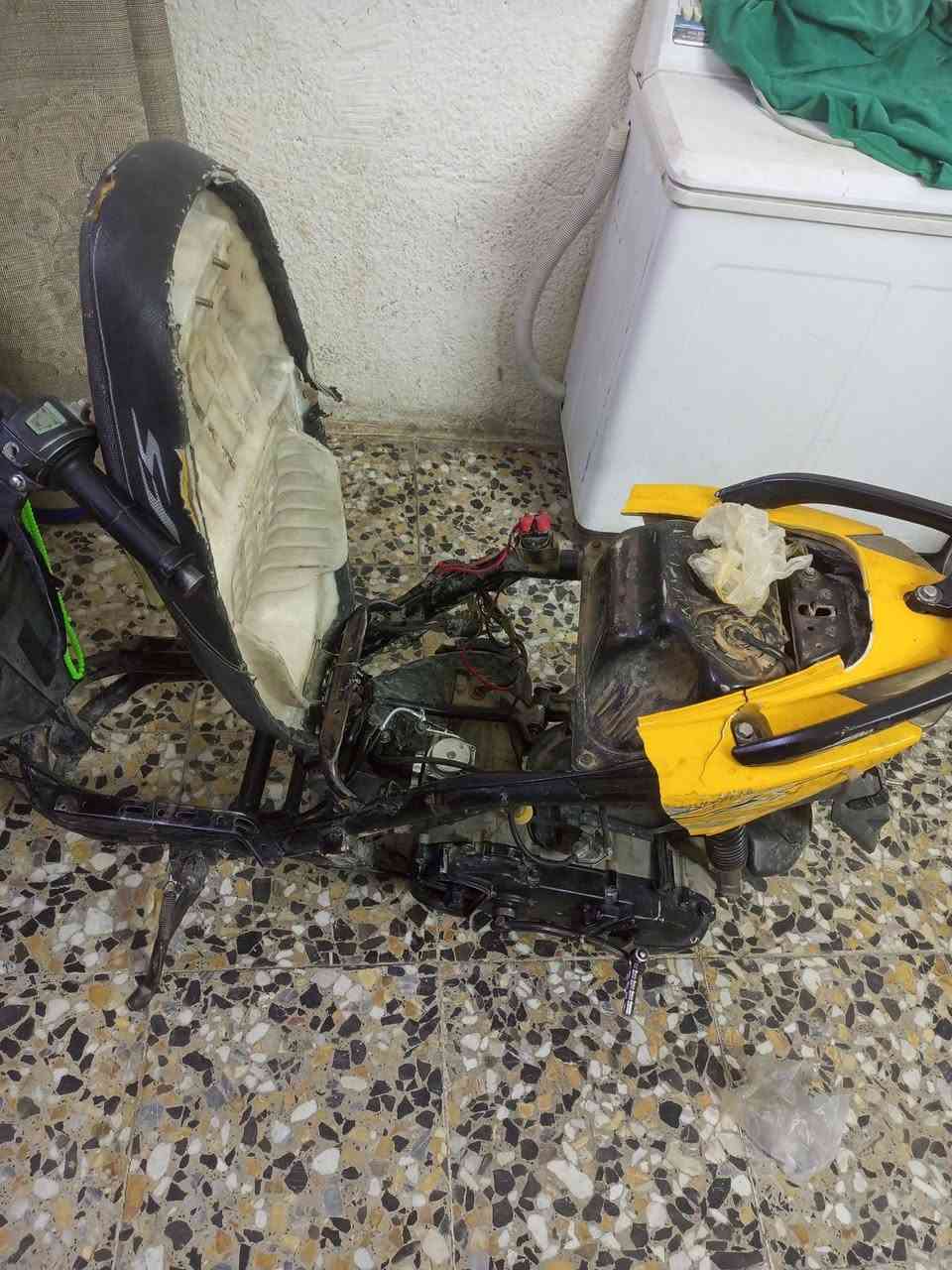 سلام عليكم دراجة للبيع محرك ماكس والهيكل مال مضلع كوم حديد طافية الهندر خرط كوم حديد سعرها 75الف بدون عملة والي يعامل ما اجاوبة تأخذها وتروح بل عافية اخوان طافية كوم حديد والشراي يتصل مكاني مدينة الصدر سوك العوره ***********
