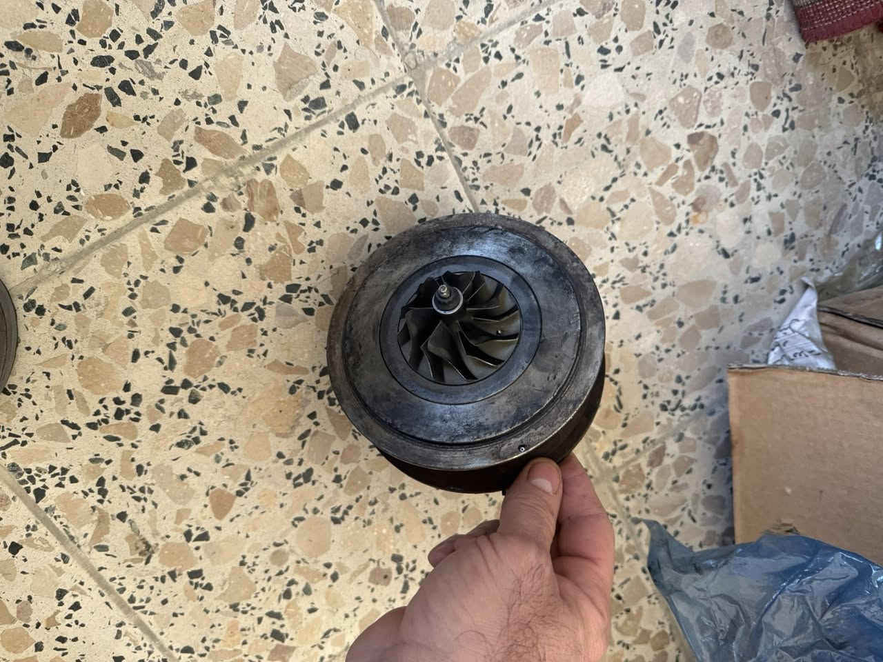 السلام عليكم شباب عندي غراض للبيع انجكترات كاز والمسطره والبوراي و صونداتها  مال E60 وترهم على E70  القديم يعني جوه2007 وطرمبه شغالة هيه وجوزتها و لبة تربو نضيفة صوندة انجكترات مال X5 او X6 2007  و فوك و عمبار بريك X5 كلهن ذني مال تفصيخ حاوية وعندي الفرس مال X5و شاشة الاصلية مالتها و درع X5 و عندي بانوراما بيها الجاماتدرايم شفتات وصدر خلفي  و بعد غراض قيم و اخذ  رقمي ***********
