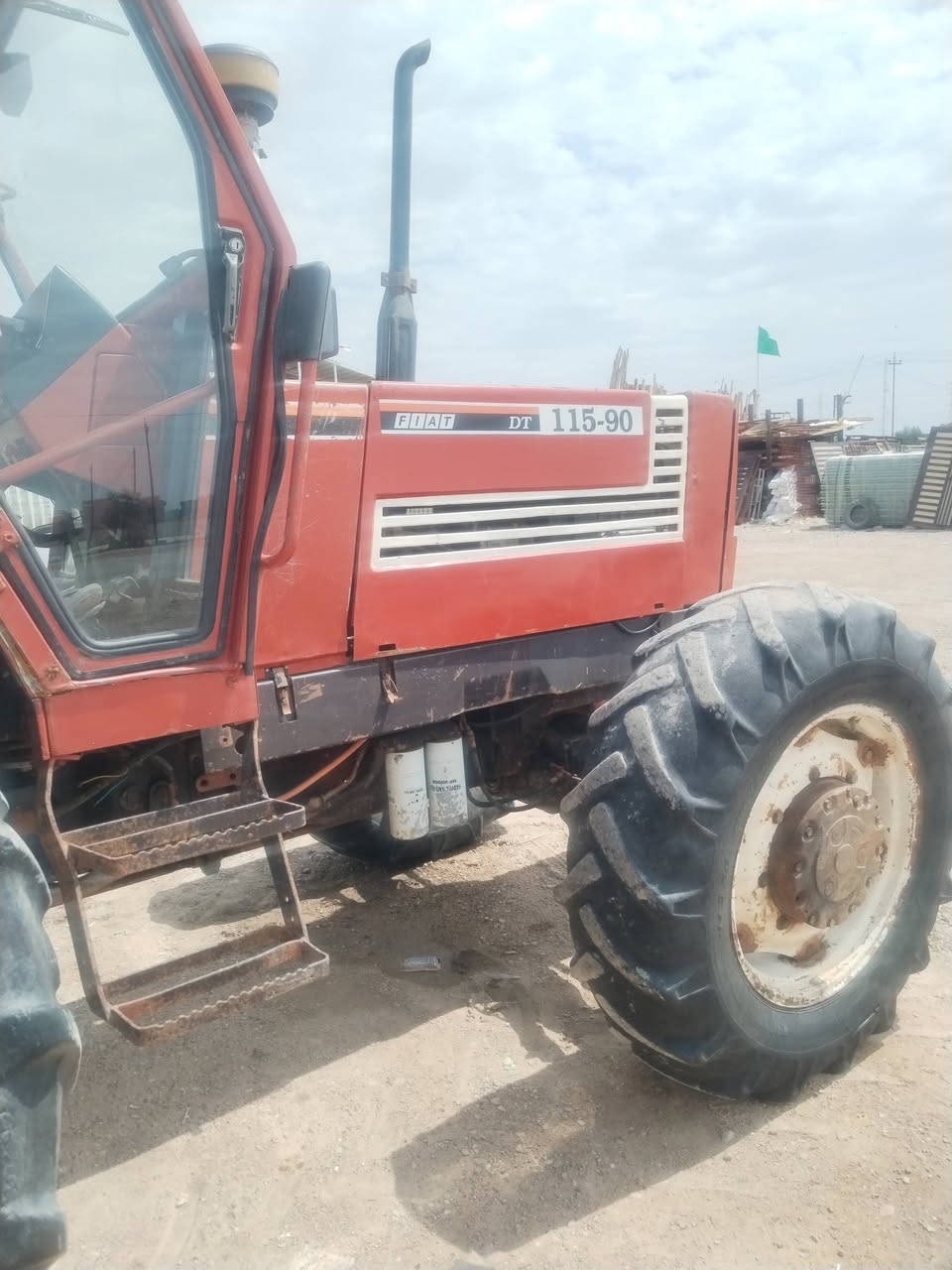 السلام عليكم  
للبيع مكينه فيات حجم ١١٥ 
العنوان واسط النعمانيه ***********
***********
