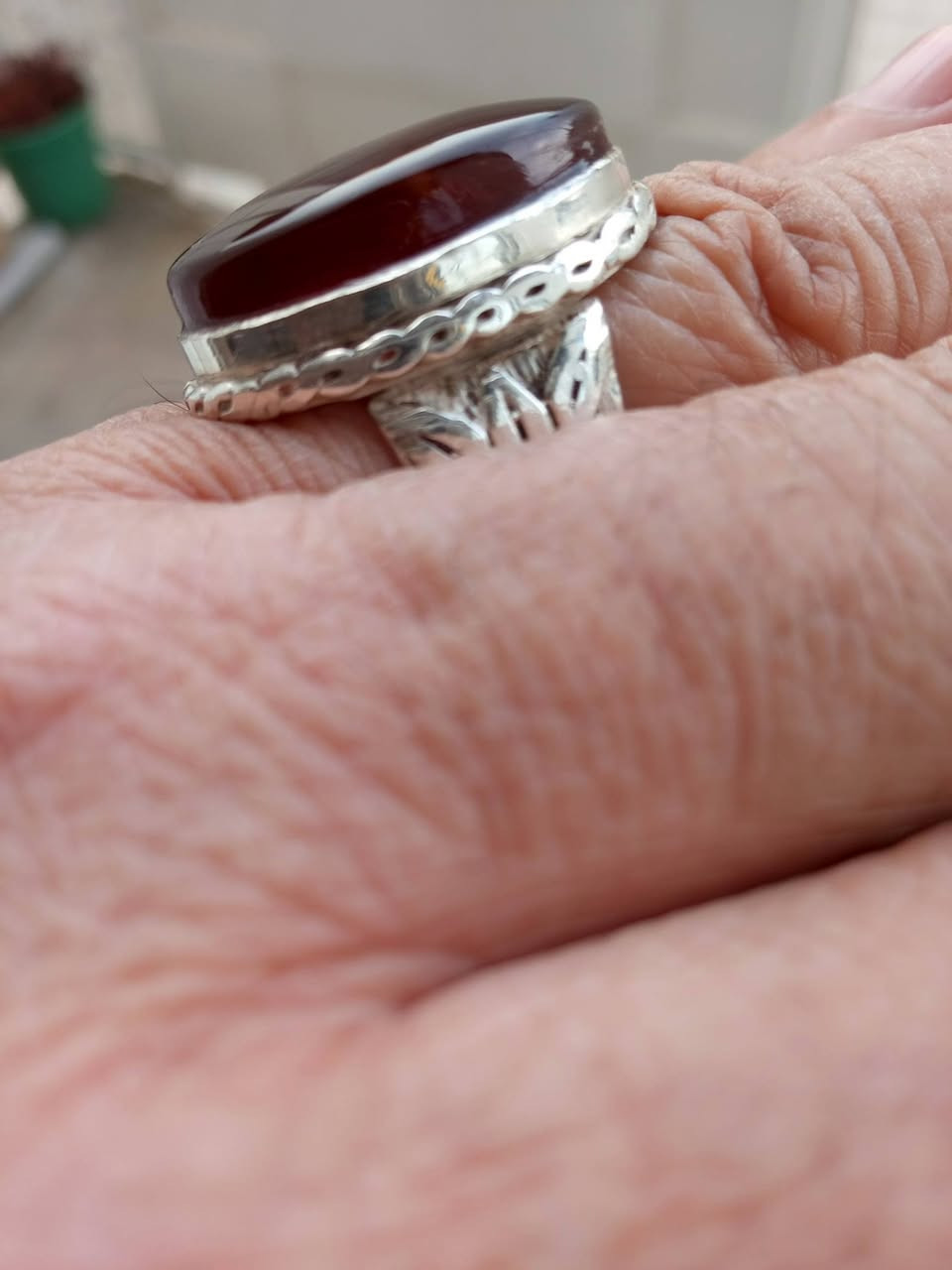 عقيق يماني كبدي اصلي شرط الفحص قياس الحجر 2/5 * 2 سم
السعر 100الف مع التوصيل 
بغداد *********** واتساب
