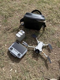 الدرون البيع مني فور برو مستخدمه شي قليل نضيفه كلش السعر مليون و250وبي...