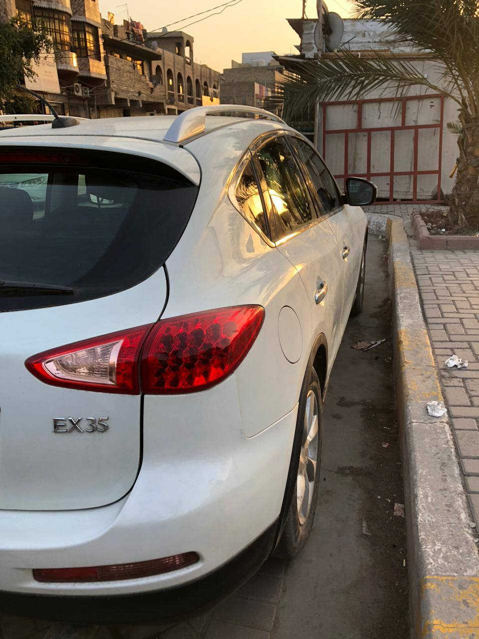 السلام عليكم
انفنتي موديل ٢٠١٠ وارد أمريكي 
ماشية ٥٤ الف فول مواصفات
السيارة باسمي تحويل شرط 
مكاني بغداد مدينة الصدر شارع الفلاح قطاع ٥
***********
السعر ١١٥ ورقة
و كلشي موضح بالصور و السونار
