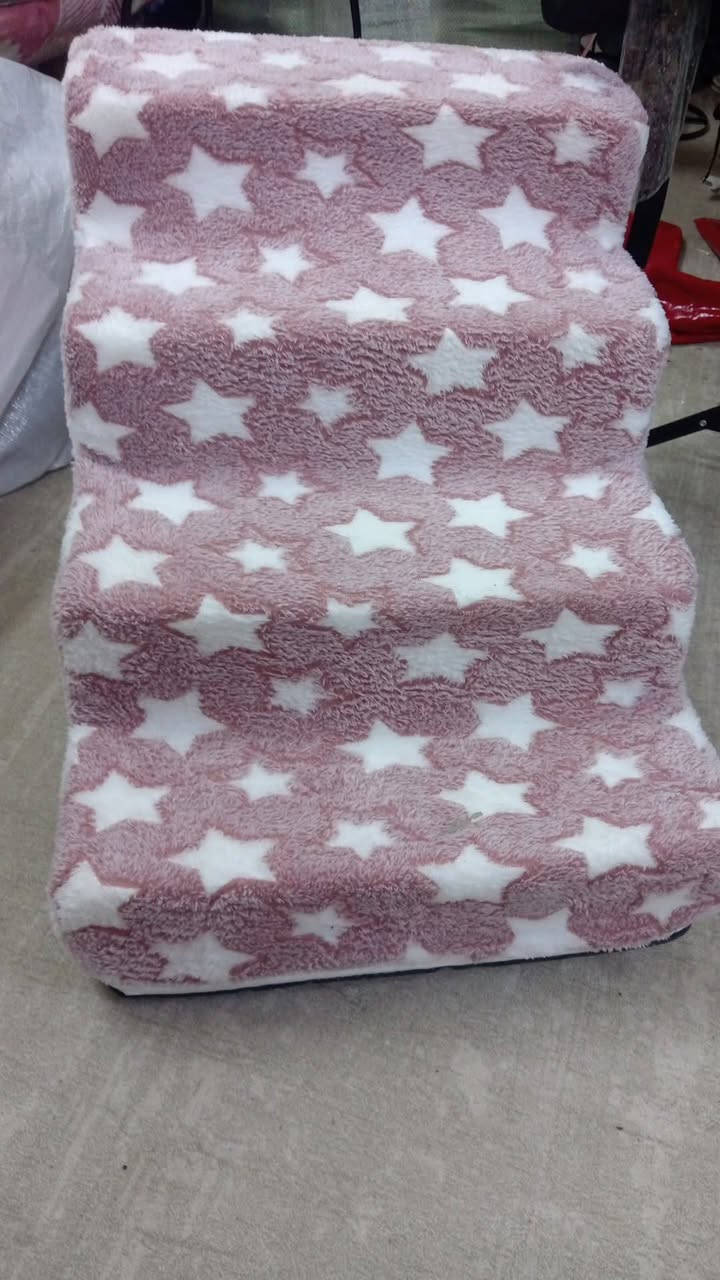 هذا المنتج عبارة عن درج إسفنجي للحيوانات الأليفة بتصميم نجوم، مصمم لمساعدة الكلاب والقطط الصغيرة أو المتوسطة على الوصول إلى الأماكن المرتفعة مثل الأرائك أو الأسرة.
بسعر ١٠ مع توصيل


**إذا كنت صاحب هذا الإعلان وتريد حذفه لأي سبب، رجاءا أرسل رسالة إلى الدعم الفني**