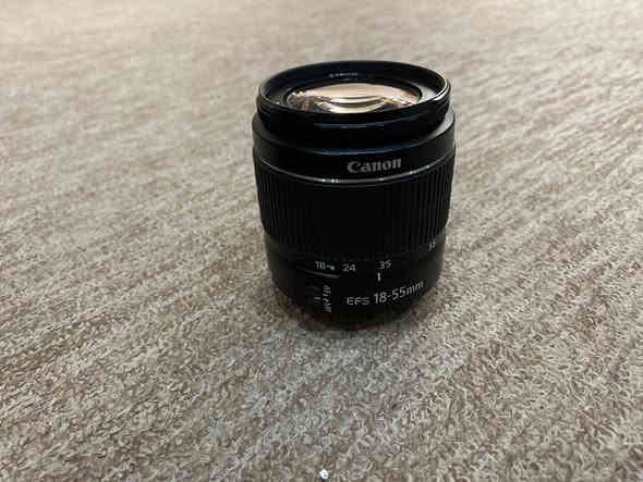 السلام عليكم 
كاميرا كانونEOS 4000D للبيع 
للعلم الكاميرا قليلة الاستخدام جدآ ونضيفة
وكل مرفقاتها بالصور مع رام 32 گيگا
السعر 290 الف وبها مجال
اي استفسار على الواتساب ***********
