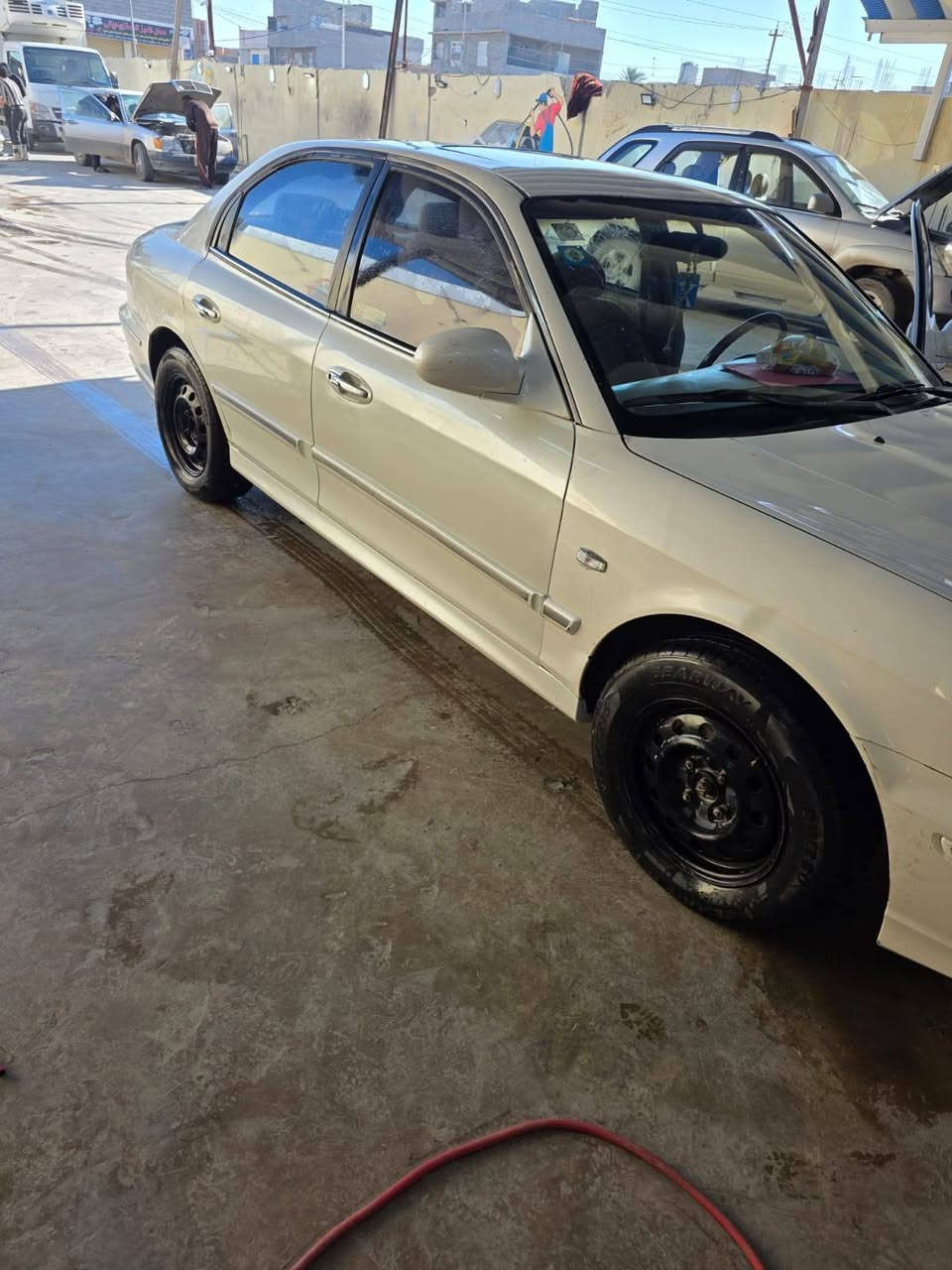 السلام عليكم سوناتا وفود رقم بغداد دولي شرط التحويل السيارة من كلشي جاهزه للبيع مكاني ديالى مكينه وكير صدر امامي وخلفي تدفئه تبريد شغالات كلشي بيه جديد غرفته وضع شركه نظيفه جدا بدون حادث بيه صبغ مكانات ابيع حزام سعره 65للاستفسار الاتصال على الرقم ***********
