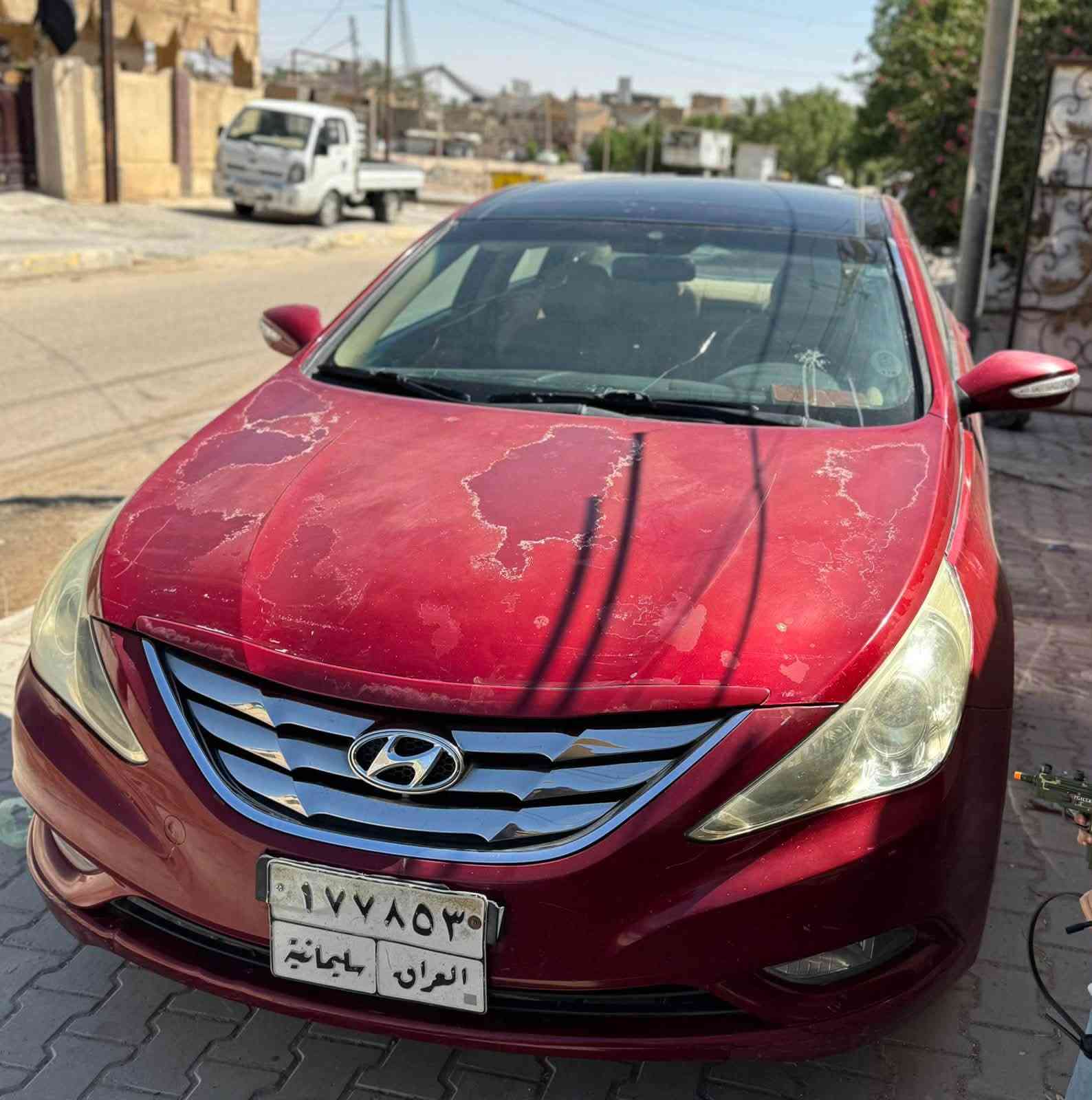 السلام عليكم سيارة سوناتا للبيع في كربلاء 

محرك 2000
 فول مواصفات

* فتحة سقف
* تبريد مقاعد
* إشارات بالمرايا وشفط مراياتاهة
* شاشة
* كاميرا خلفية
* سونار بيها 

 السيارة ما بيها حادث بس مضروبة كلير بالكامل للحفاظ على الصبغ
 دواخل نظيفة جداً
 جراد موجود بالبنيد والجنطة
 جاهزة بالكامل من ناحية المكينة، الكير، الكهرباء والحدادية
 مسويلها حمام بالجديد هم
رقم سليمانية خصوصي
رايدها ب110 وبيها مجال
***********
