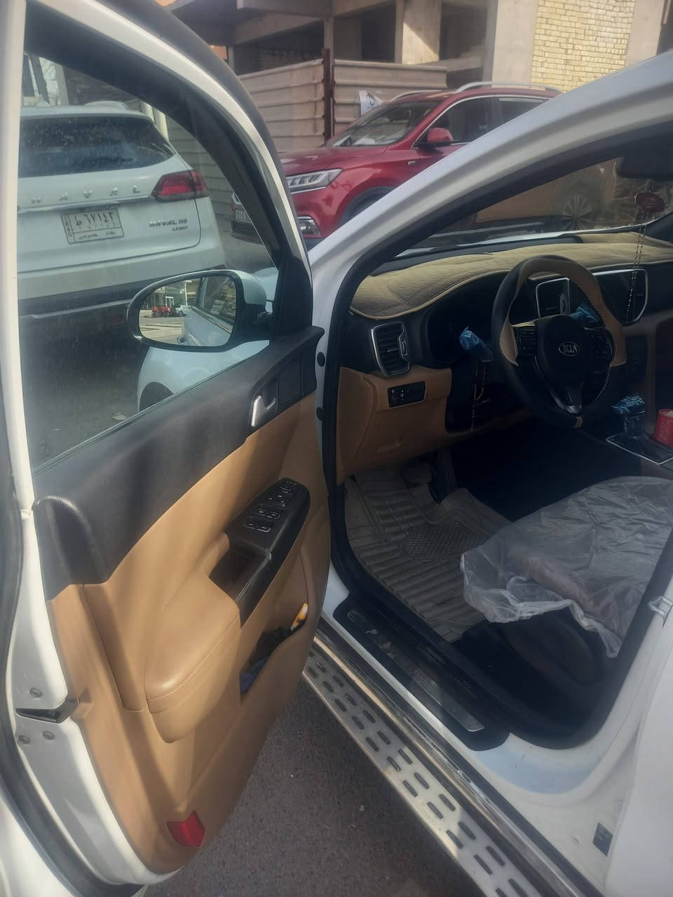 للبيع سبورتج ٢١٠٧ خليجي اربيل ماشية ١٣٦ تحكم ستيرين مري شفط ويل ١٩ محرك ٢٠٠٠ دوش داخل مخمل وجلد بيه قطعتين بارد وجاملخ الايمن مصبوغ للاستفيار *********** السعر ١٦٩$ وبيه مجال
