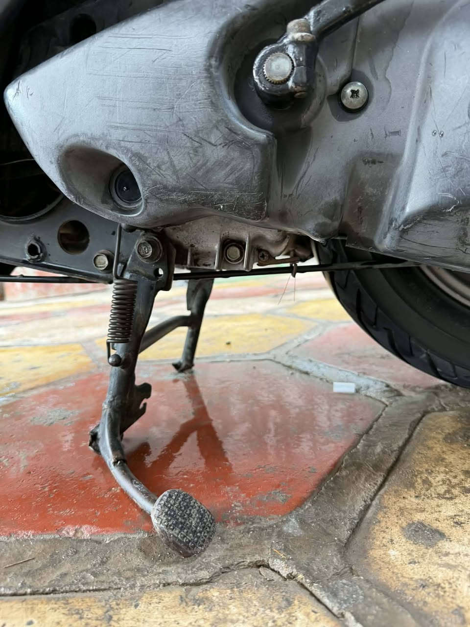 السلام عليكم 
دراجة فراشة للبيع 
الدراجة كاملة كل نقص مابيها 
كلوبات لد 
اشاير قفل ستيرن قفل جنطة كلهن شغلات 
محرك مكفول من الفتح 
السعر 550 وبيه مجال 
العنوان بابل محاويل 
للستفسار 
***********
