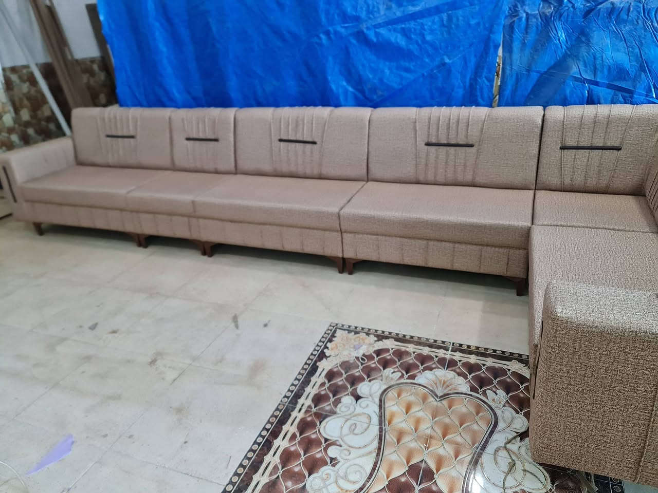 ديوان 10 نفر جديد 250 الف
دو سايد بنصلاوه مقابل صيدليه سه روران 
***********
