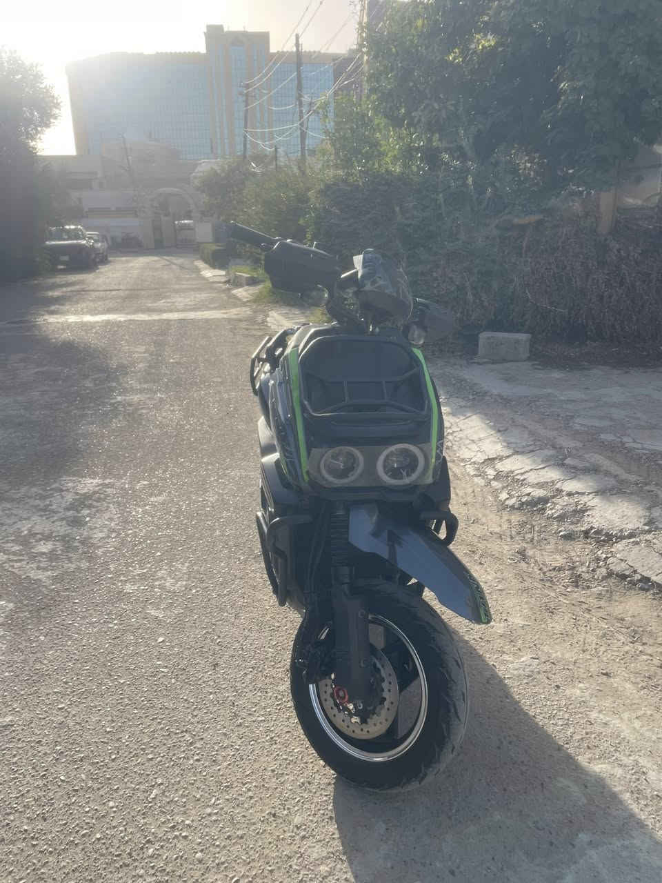 سلام عليكم دراجة شحن اباتشي موديل 2026 المواصفات:محرك عملاق 3000 واط حقيقي 6 بطاريات 🔋 مسطرة أصلية (72v-35A)تحكم بالسرعات (1-2-3)شاشة عرض ايباد لعرض السرعة والأعطال لايتات امامية LED دائرية بأضائة عالية كلش سكن عالي ناصي رماش بريكات هايدروليك دسك أمامي خلفي - Rنظام رجوع للخلف -هورن ومكان لشحن التلفون وجيب حامل للتلفون مقعد مريح + صندوق تخزين جوة المقعد دبلات امامية هايدروليك + دبلات خلفية غاز  نظامين تشغيل سويج وبصمة تشغيل عن بعد وقفل حماية للسرقة شاحنة ذكية تقرة شكد بيها شحن دراجة جديدة 🆕 ونضيفة ومناقصه برغي السعر المطلوب: 1200 مليون وميتين وبيها مجال للطيبين تعال شوفه وبيك خير وتدلل موجود خاص او الرقم للتواصل *********** مكاني بغداد
