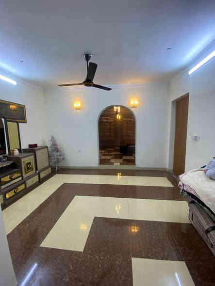 للايجار تجاري او سكني عقار مميز 🔥

دار مؤثث كامل المساحة 500 م 

الجبهة 12.5 الرصيف 4 م الشارع 15 م 

في مربع الاقتصادين مربع هادئ و راقي 

بلوك اول ✔️
يحتوي على 5 غرف نوم سويت مع صاله كبيره ضيوف+طعام 
حولي واسع و جلسة معيشة مع مطبخ معزول كبير مع خدمات عدد 5 
كراج و حديقه كبيره مع حديقه خلفيه 

#لمعرفة #السعر #رقم ( 1 ) #سأيتي #الرد #مباشر 

‎‏‎( التعامل والتفاوض مع صاحب العقار حصرا ) 

‎‏‎***********
***********
#للجميع
