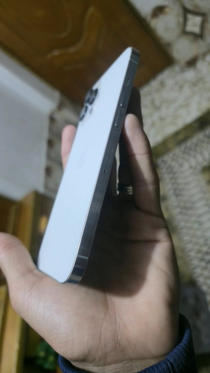 السلام عليكم من رخصت الادمن 12 برو ماكس جهاز  نضيف شرق اوسط ماستر  A/AA بطاريه 77 اطيك ضمان بجهاز تاخذه من بيتي بدون صرف ملحقاته كارتون الأصلي السعر 500 وبي مجال للشراي الجهاز على أيدي  مكاني حله ***********
