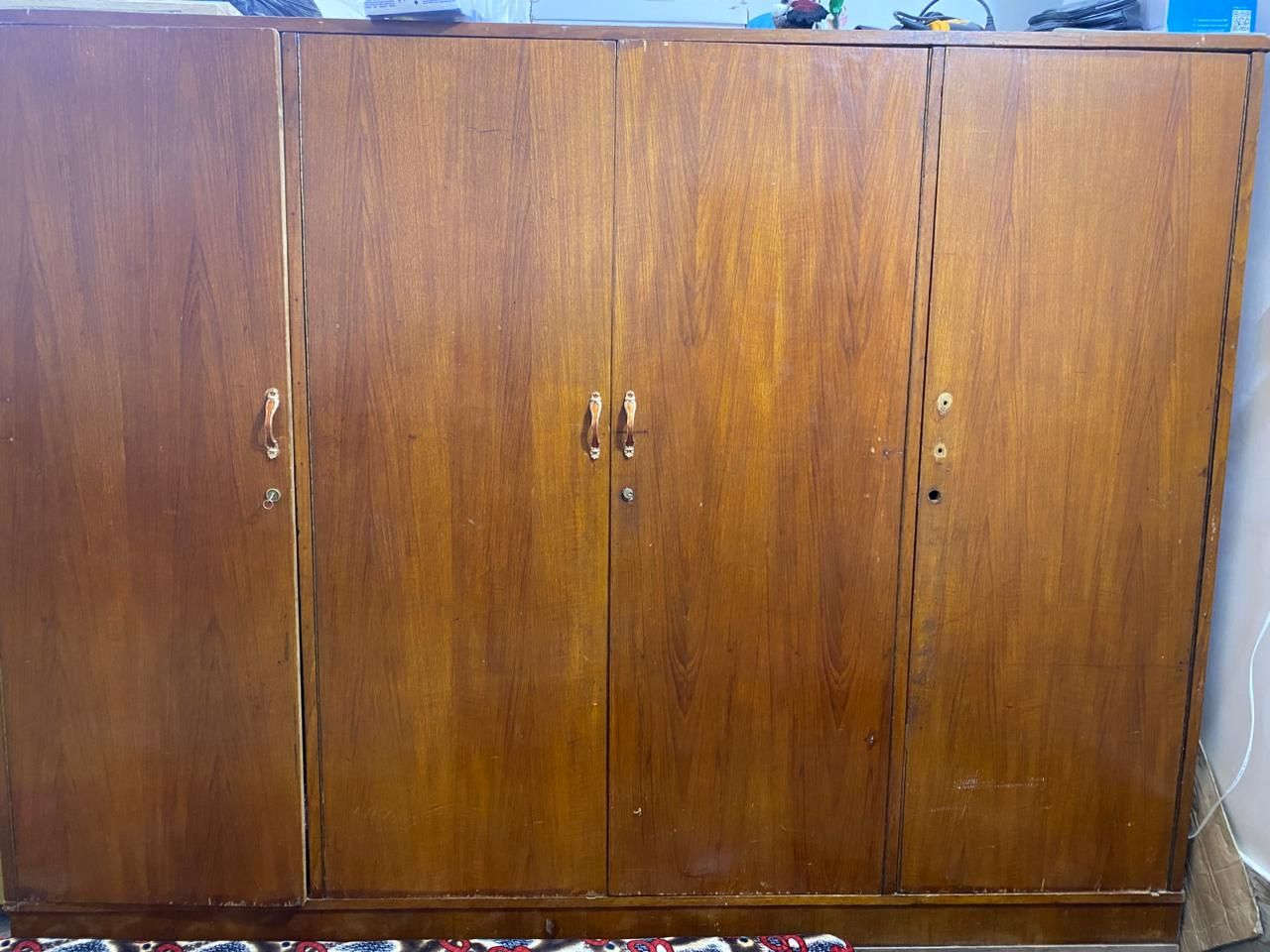 كناتير 4 بوب للبيع اذا اكو بابين هم ترهم مراوس 
بوفيه فراش مترين ونص
***********
