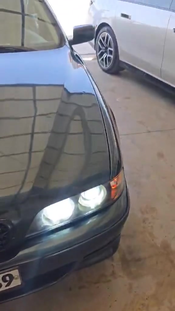 السلام عليكم.... مراوس بجيب 
صقر موديل 2000 اصل مكينه 30 دبل فانوص لون زيتوني مصبوغ عام مكفوله من الحادث باسمي تحويل مباشر سياره جديده بشكل حتى كتلوكات الشركه بيها سنويه جديده وهزه بعدها ما نافذه مكاني بغداد المحموديه العنده مراوس وانطي فرق رقمي ***********
