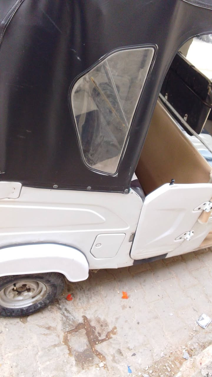 تكتك 21 كايم المحرك بيه كرنك معمرها عام ب 6وربع وبي مجال مكانه بغداد شعله ***********
