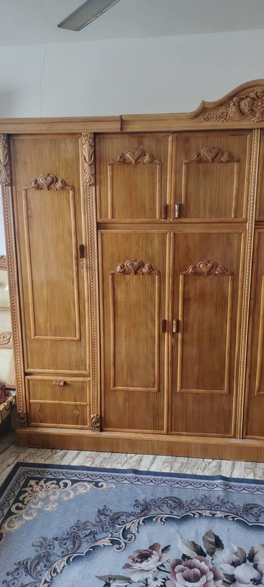 السلام عليكم غرفه اخشاب صار شهرين من سكمتهة غرفه جديده شوف العين طابقين وزن ثقيل المكان ديوانيه
***********
