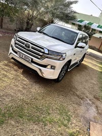 لاندكروز • ٢٠١٧ • ٨ سلندر