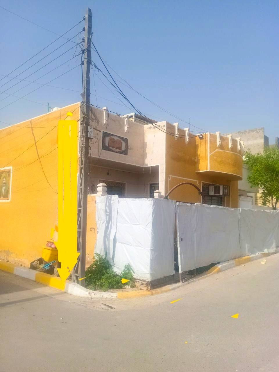 بيت للبيع مطلوب قرض صندوق الاسكان باقي عليه ٢٢ كل شهر ٢٠٠ مكانه بضهر التجاري مالت أبو سمير بضهر مدرسه شهيد عماد بناء حديث سنه ٢٠٢١ بي ٣ غرف نوم ثنين جوه وحده هي وحمامها فوك سويت سكفها ساندويج طابق ونص واستقبال وحديقه ومطبخ واسع مساحته ١٠٠ مربع ركن بي فضله أكثر من ١٠٠ واجهه ١٠في١٠  سعر مقدمه ٧٥ بيت عالي عن شارع بيع بدون دلاليه للاتصال عل رقم ***********
