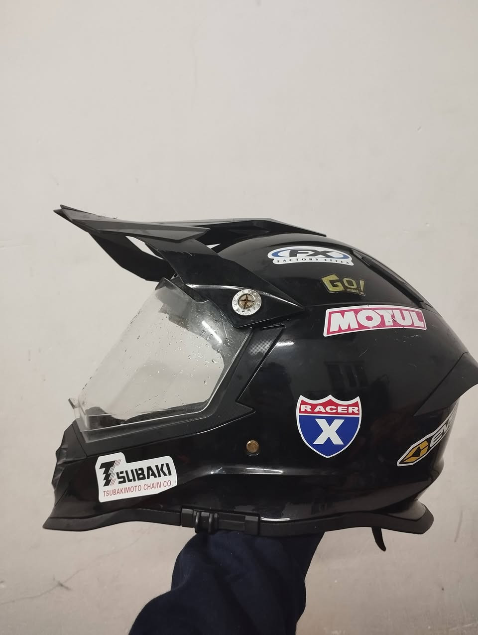 خوذه ماركة ثقيله وداخلة اختبار ضد الكسر 
ادفع سعر عجبني ابيعك معروف اسعارها


**إذا كنت صاحب هذا الإعلان وتريد حذفه لأي سبب، رجاءا أرسل رسالة إلى الدعم الفني**