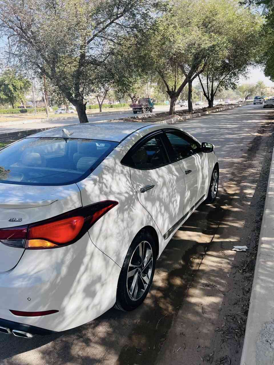 السلام عليكم النترا موديل 2016 خليجي رقم بغداد بإسمنا تحويل مباشر السياره فول مواصفات فتحه بصمه حساس خلفي قطعتين تبريد محرك 1600 دوش ماشيه 140 صبغ باب فقط جاملغ الامامي الأيمن بي بارد بدون صبغ وبيها هاي الدوسه موضحه بالصوره باقي الكشر مكفوله كفاله عامه. 
السعر 118$ وبيها مجال
 رقم الهاتف***********
عنوان السياره /بغداد الكرخ
