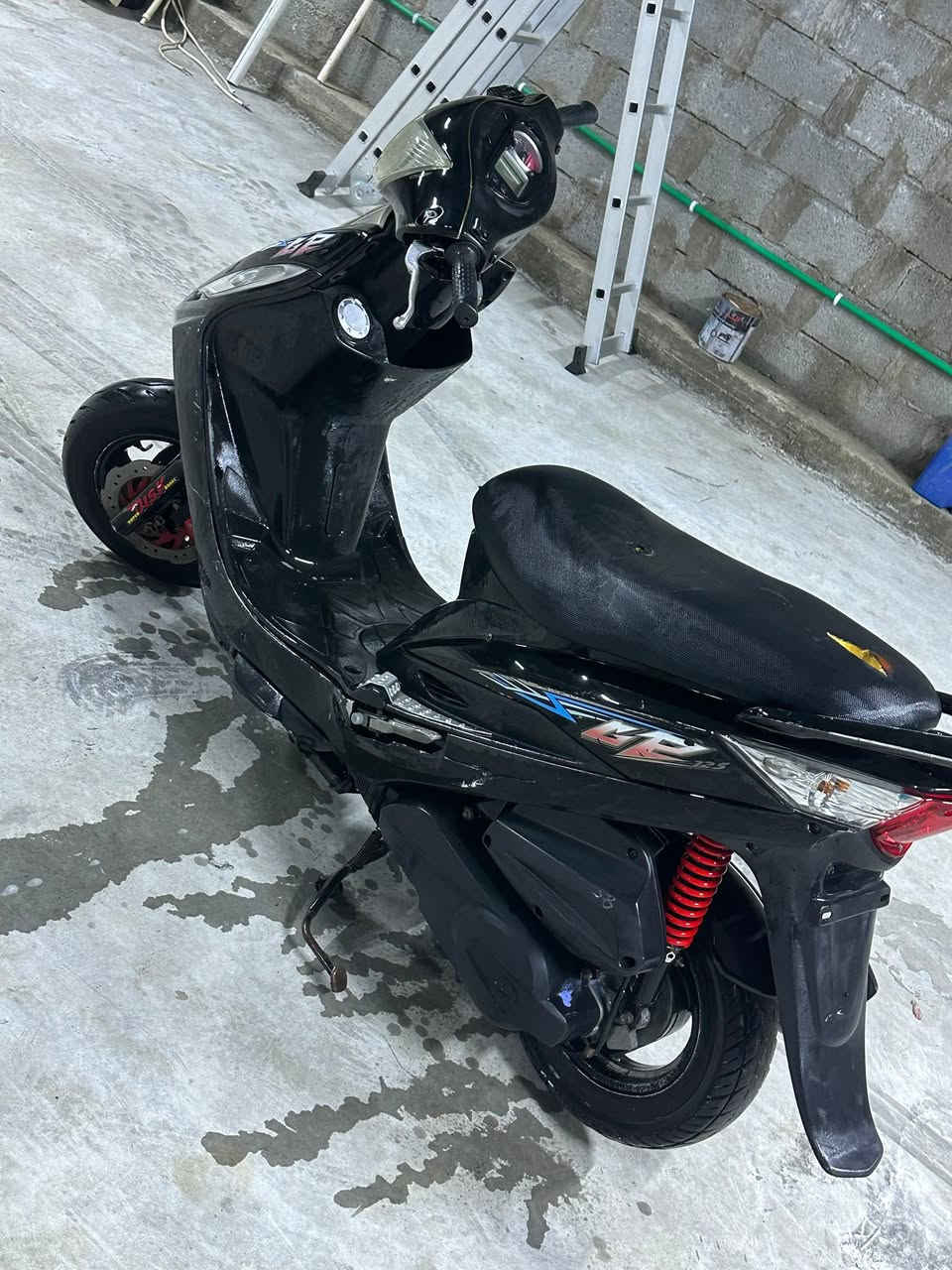 سلام عليكم دراجة كامكو كوري ٦اشهر من نازلة من الحاويه من الميناء دراجه نزول كلشي شغال مكاني كربلاء بيها السعر ٦٧٥وبيها مجال ***********
