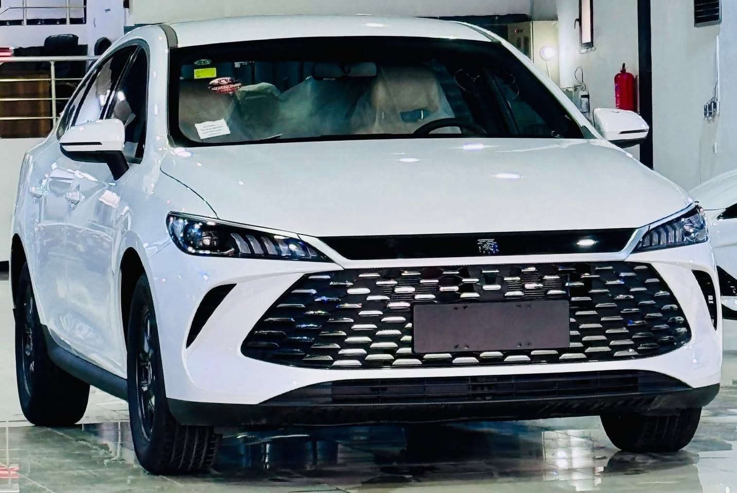 ﷽

‎(مجموعة شركات فراس الحمداني اربيل شارع ١٠٠ م )

BYD QIN - PLUS

اللون : ابيض داخل ابيض 

الموديل : 2025

حجم المحرك : 4 سلندر ( 1,5L )

‎عداد المسافة ( زيرو ) 

المواصفات : 

‎بصمة ابواب 
‎بصمة تشغيل
‎تحكمات ستيرن
‎نظام NFC
‎3 أنظمة تشغيل (كهربائية - هايبرد - بنزين )
‎شاشة كبيرة لمس 
‎شاحن لاسلكي
‎تبريد قطعتين 
Apple car play 
Android Auto
‎مانع انزلاق + ABS
‎منافذ AUX+USB
‎تحكمات وضعيات القيادة ... Drive Mode
‎حساسات  خلفية 
‎اشارات بالمري 
‎اوتو ستارت Auto Start 
‎اوتو ستوب Auto Stop
‎رادار امامي + جانبي + خلفي
‎ويل كروم 
‎هاندر بريك بصمة

‎وباقي المواصفات معروفة

العنوان : 

‎اربيل شارع 100 م مقابل الشركة العامة لتجارة المواد الغذائية

للاستفسار والاتصال على قسم المبيعات :

‎ ابو علي  

***********
***********

حواس 

***********
***********

زيد 

***********
