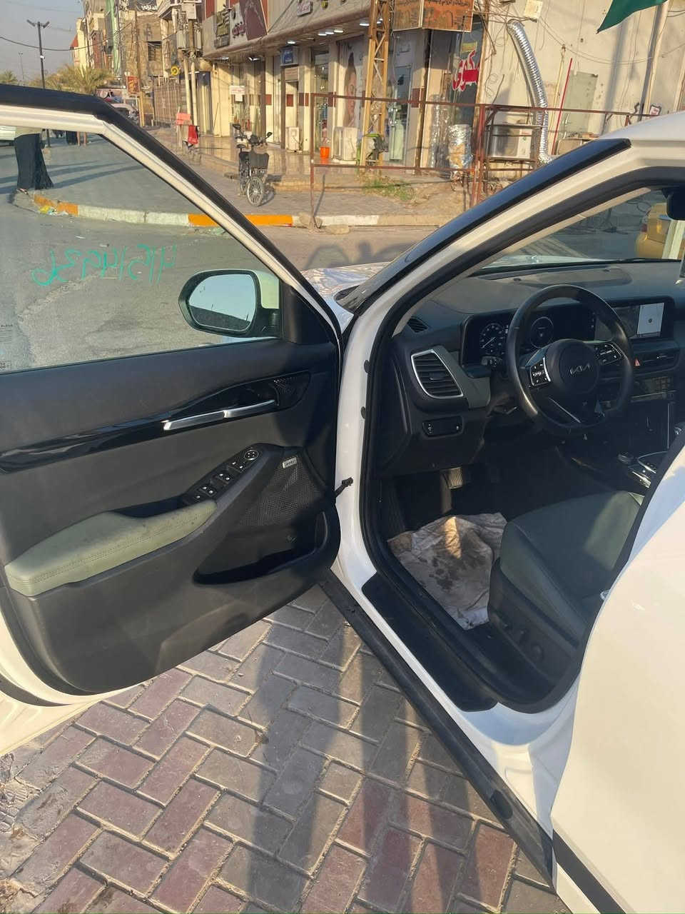 السلام عليكم 
كيا سلتوس فئه SX 2024
صور الحادث بلمنشور 
تبديل جاملغ امامي وصبغ جاملغ خلفي

فول موصفات عدا الفتحه 

شاشه دجتل متصل 

بصمه تشغيل + بصمه ابواب + تشغيل عن بعد

سستم سماعات BOSS

كشافات زنون

بك لايت LED

ردار امامي خلفي جانبي 

شاحن لاسلكي + تايب سي

تبريد قطعتين 

ثلاث وضعيات قياده 

تبريد بيانو 

فور ويل 4*4

داخل جلد لونين زيتوني واسود

مكينه 1600 تيربو 

ماشيه ٦٠٠٠ مايل

علماً السياره بدون لوحات 

للاستفسار الاتصال ***********
