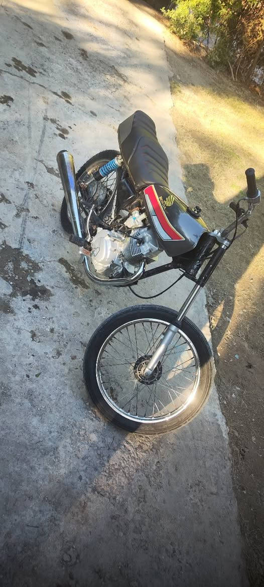 سلام عليكم دراجه للبيع موديل 23ا اوراق أصولي شلعه ومعدل  تشك لكاع سعر 300  وبيه مجال  مكاني حله مركز مدينه رقم ***********
