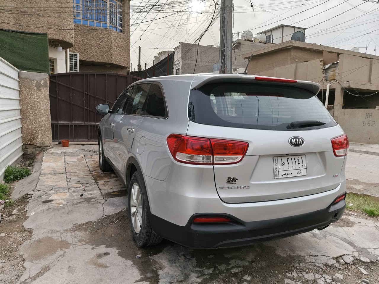 سورنتو 16 شكل ال18 مكفوله كفاله عامه من الحادث والصبغ حته الدعاميات مكفوله من الصبغ على وضع الشركه ارضيه جلد والكشنات جدد ومدوشمه  حفاظأ على نظافة الكشنات سياره  كلها جديده سنويه بسمي تبريدها ثلج بيها تكحيل على كد اصبعين بيها سونار ما رد على التعليقات اتصل اكو واتساب مكاني بغداد البياع مكينه 2400  السعر 175للاتصال ***********
