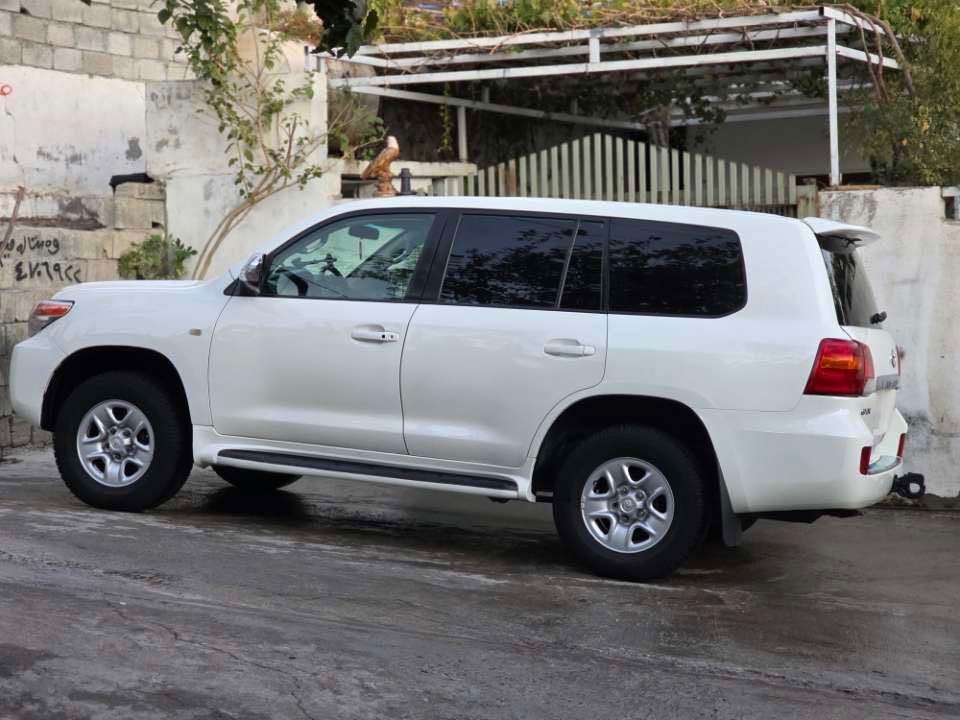 وەنەوشە ٢٠١١ گیر حادی ناو زەرد سەلەجە و تەبرید مەرکەزی گیر و مەکینە و کارەبایەت هەموی بە شەرت حلوجە بی رەقەمە و دوبەیە بۆیاخ حام بۆ جوانی لەسەر ساخەی بی وەرگەرەن 
نرخی ١٦٥ وەرەقە و مەحەمەلە 
***********
*********** أربيل, العراق
