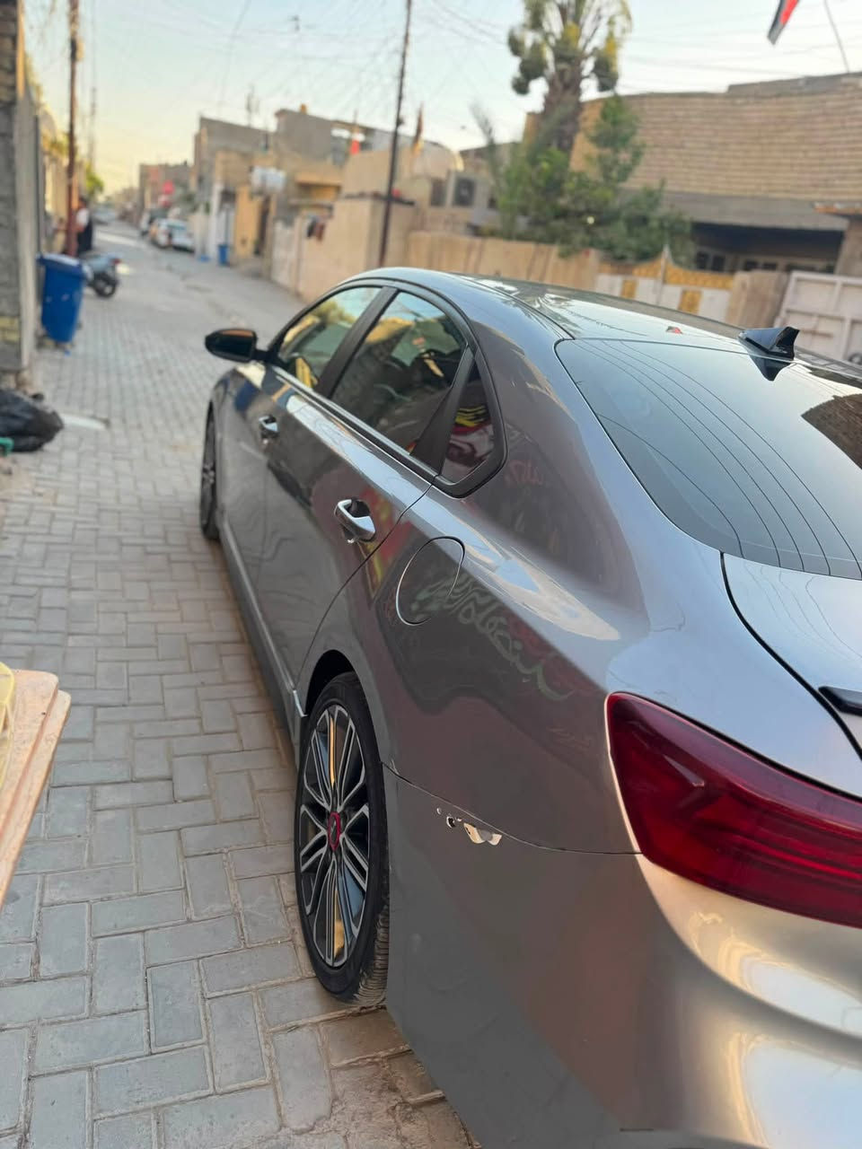 السلام عليكم كيه فورتي GT موديل ٢٣ ماشيه ٣٦ كيلو فول مواصفات للاخير حادثهة جنطة مثل ماموضح بلسونار والصور وبيهة طخة بلباب عكس السايق طعجة خفيفة  والباب الورا صار بي رصعات ابيعهة ع وضعيتهة السعر ١٤٠ المكان بغداد  ***********
