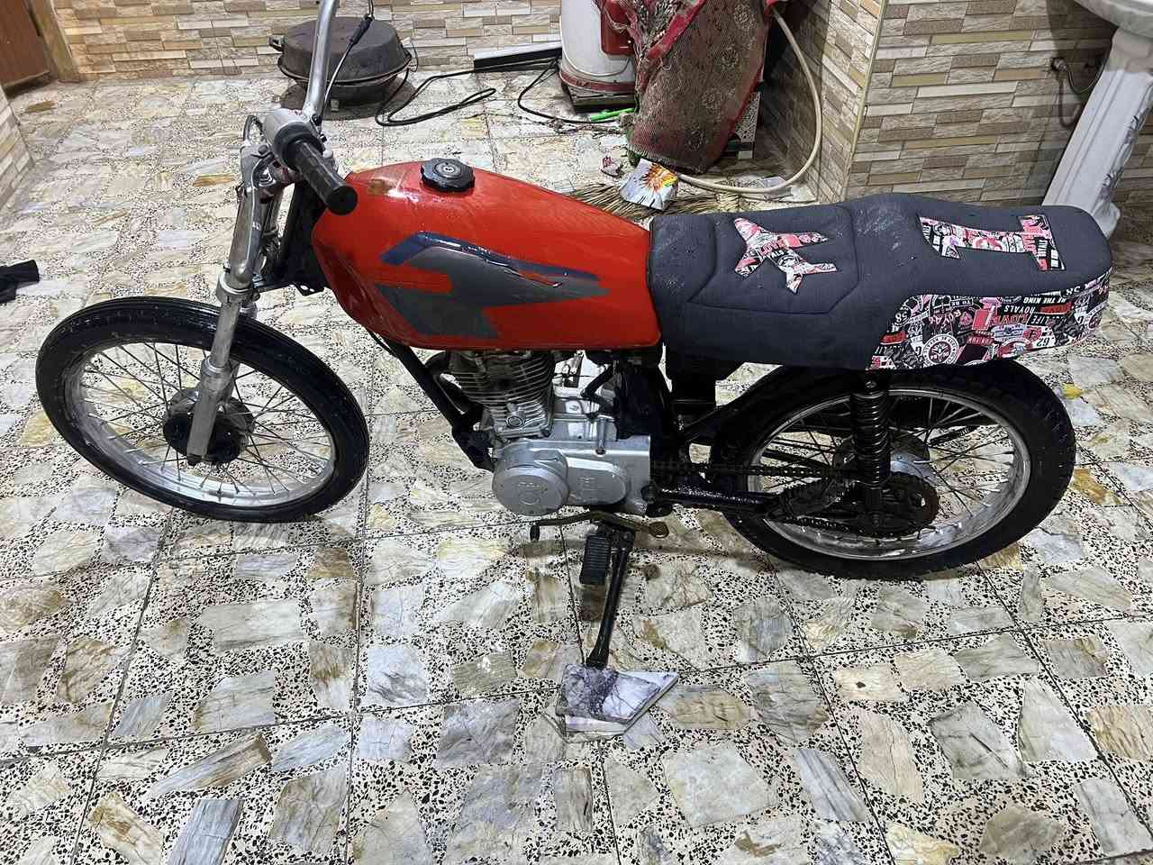 نامه شلامجه ادوات بلاد  دراجه حلوه  كلش مكينه مامفتوحه خرسه نهضه ومعدل فول نعومه مكفوله من كلشي  تانكي كشن تفصال جاهزه من كلشي سعره ٣٧٥ وبيها مجال  مكاني كزيزه رقمي ***********
