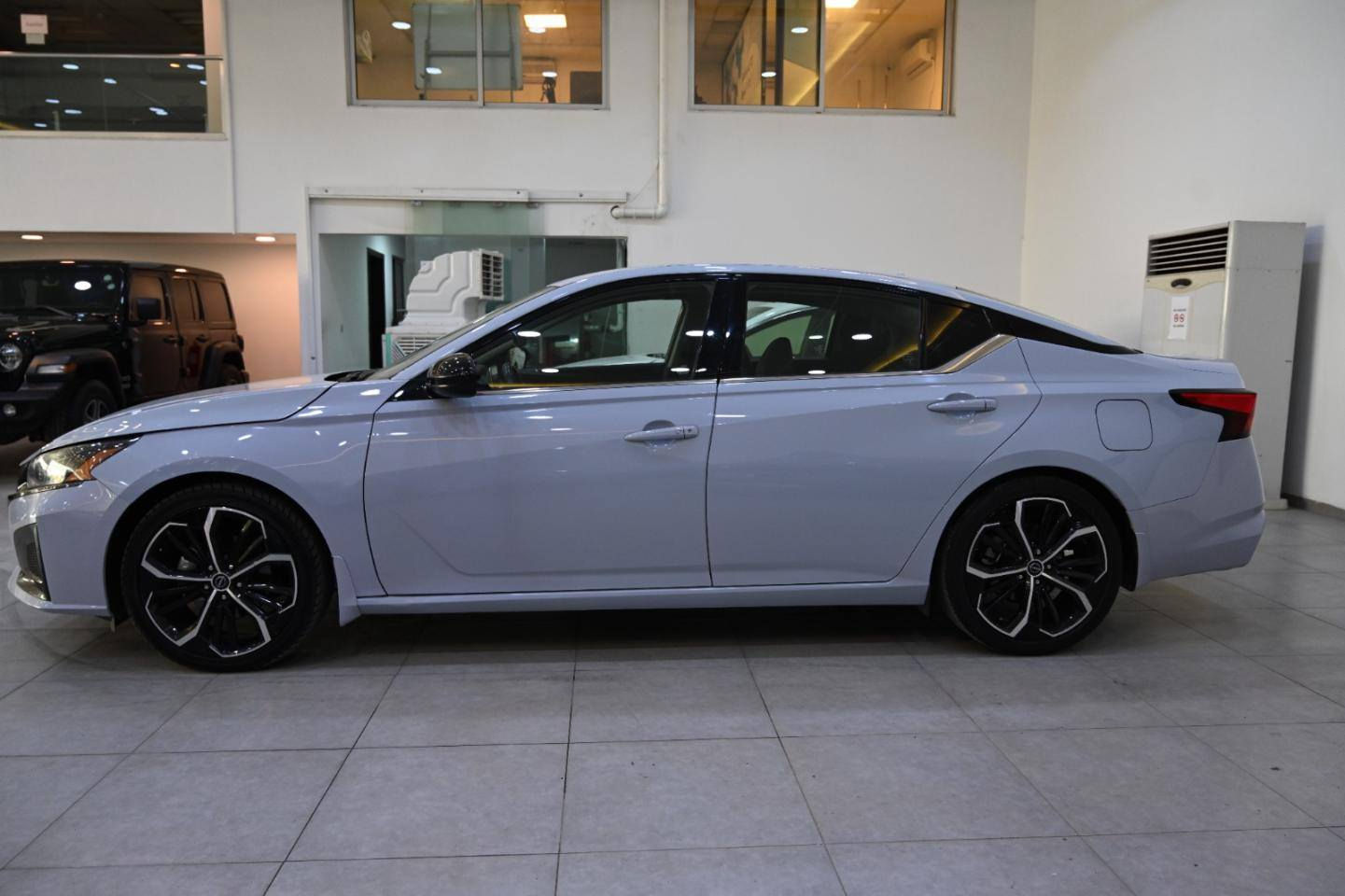 للبيع فقط 
Nissan Altima SR 2023 
وارد أمريكي 🇺🇲
⚙️محرك 4 سلندر 2.5L 
◽نظام الدفع FWD 

⚪ شاشة تدعم Apple carPlay, Android Auto 
⚪كشنات جلد كهرباء + تدفئة 
⚪ستيرن جلد
⚪ويلات حجم 19 

🛡️أنظمة السلامة ومساعدة السائق 
♦️نظام NISSAN SAFETY SHIELD 360 يشمل:
🔺 مكابح تلقائية بحالات الطوارئ
🔺 كشف المشاة
🔺تنبيه مغادرة المسار
🔺نقاط عمياء عالمرايات
🔺تنبيه حركة المرور الخلفية 

ماشية 29.000 فقط ✅

السعر 17.200💲 
مرقم أربيل بأسم شخصي تحويل مباشر 

مكان السيارة أربيل شارع ١٠٠

للإستفسار 
*********** إتصال أو واتساب
