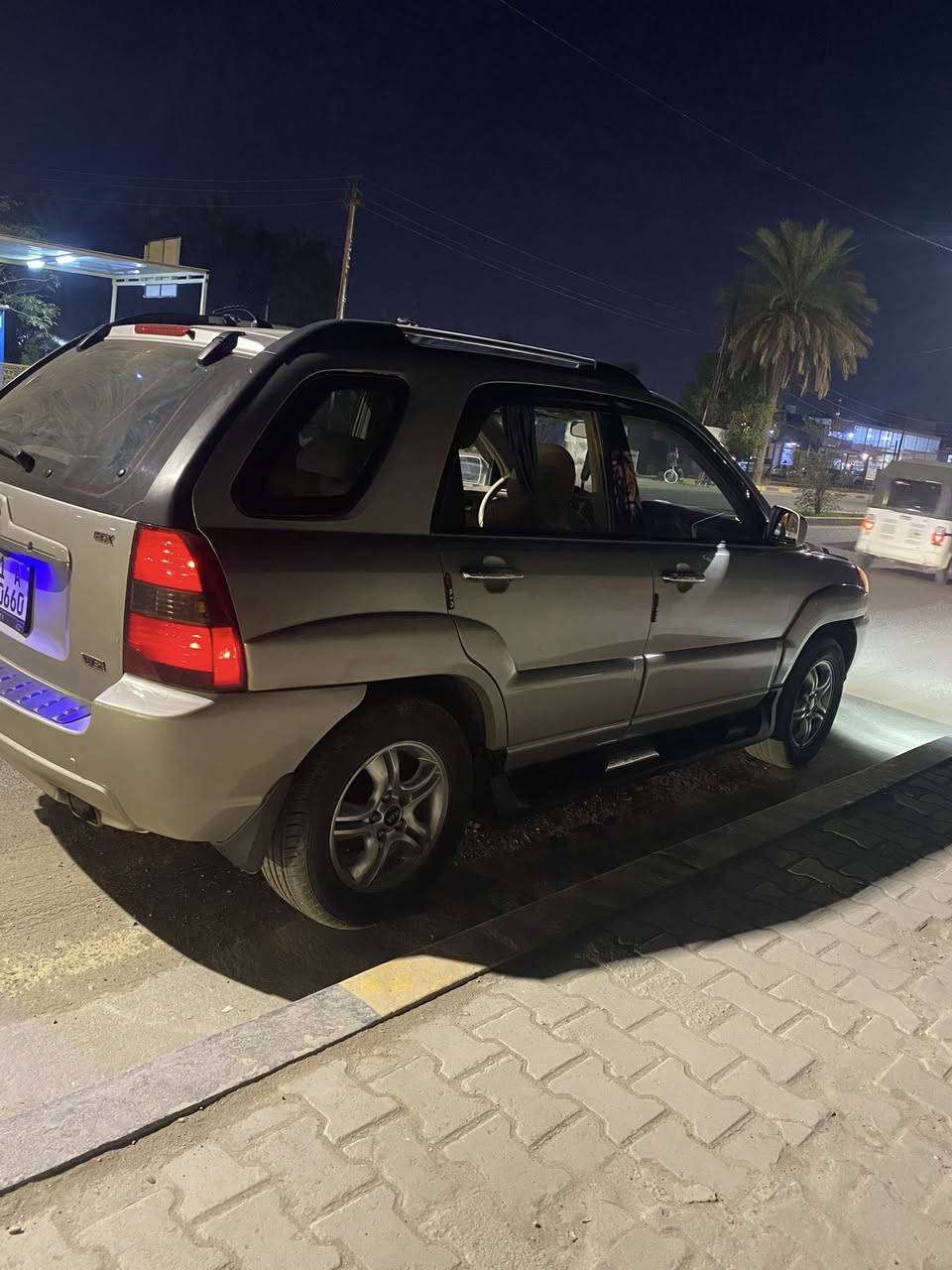 سلام عليكم 
كيا سبورتج 2007 
السياره كله مكفوله من الضربه والكص والصبغ السياره 
جديده السونار موجود تخم تاير صدر نضيف سياره حلوه ومرتبه وارد امريكي تبريد ثلج سياره متصرف عليه جاهزه تحويل ثاني يوم السعر 120 وبيه مجال مامتواجد ع نت هاذه رقمي  ‭0781 892 6785‬
