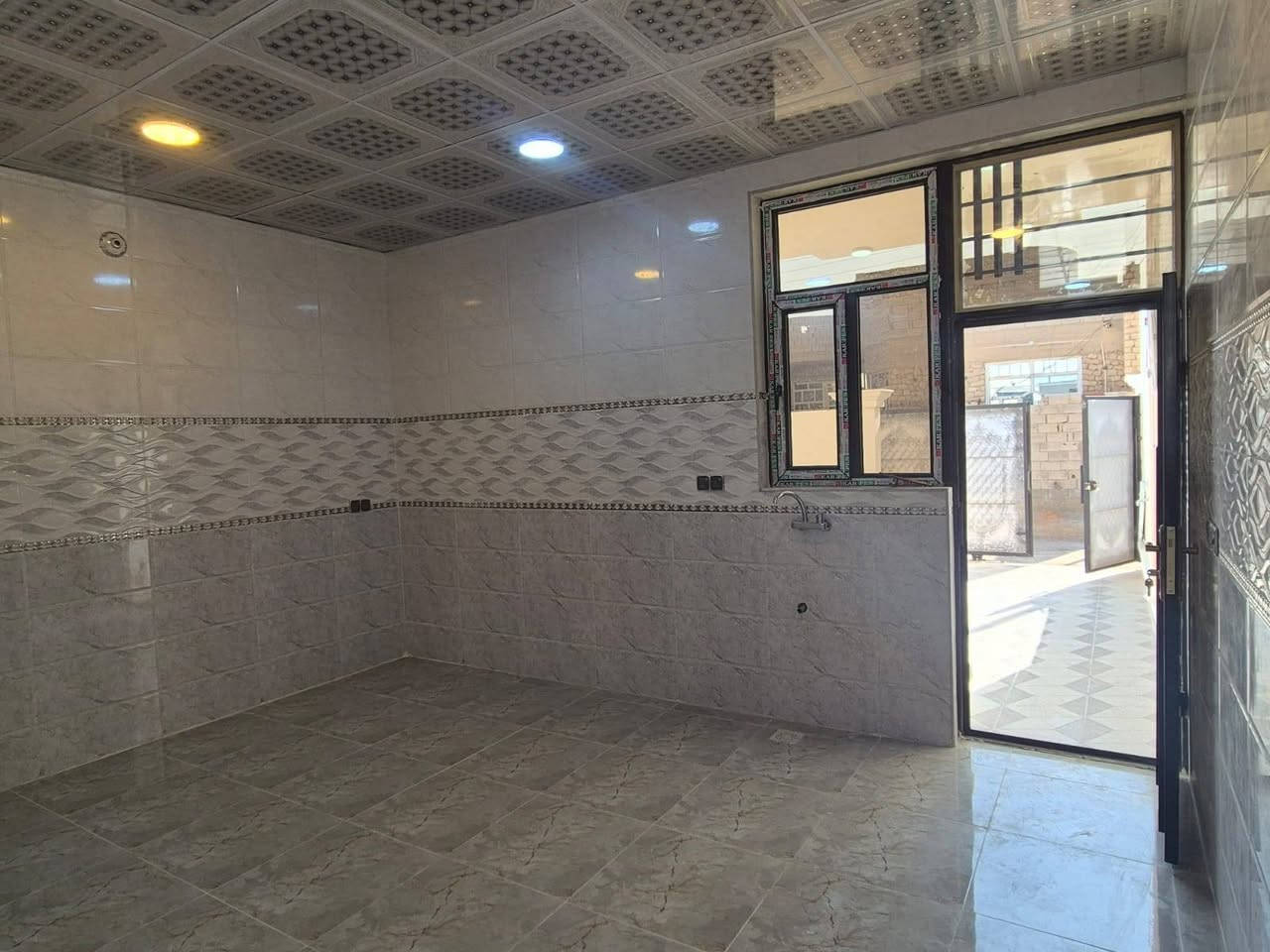 🏡 دار للبيع – الرمادي / ال7 كيلو  قرب جامع الصالحيين 

 علماً البيت صفر

🔹 يتكون الدار من طابق واحد 
•  غرفة نوم عدد 2
• استقبال
• صالة
• مطبخ حار وبارد 
• حمامات داخلية خارجية 
• كراج 

✅  بناء حجر
  سنة البناء 2025 / 2026 

✅  جنس العقار   طابو صرف  تنازل مباشر 

📏 المساحة الكلية: 200 متر 

💰 #السعر  110  مليون – قابل للتفاوض.
ــــــــــــــــــــــــــــــــــــــــــــــ

للمزيد من التفاصيل يمكنكم زيارة مكتبنا 

مكتب سنتر 40 للعقار 
   في  الرمادي  شارع 40  مقابل ماركت القيصر 

او الاتصال على الارقام التالية  

 ***********   فراس  
 ***********   أبو جود 
 ***********   أحمد 
 

نستقبل من حضراتكم كافة العروض العقارية 

رضاكم أهم أهدافنا
