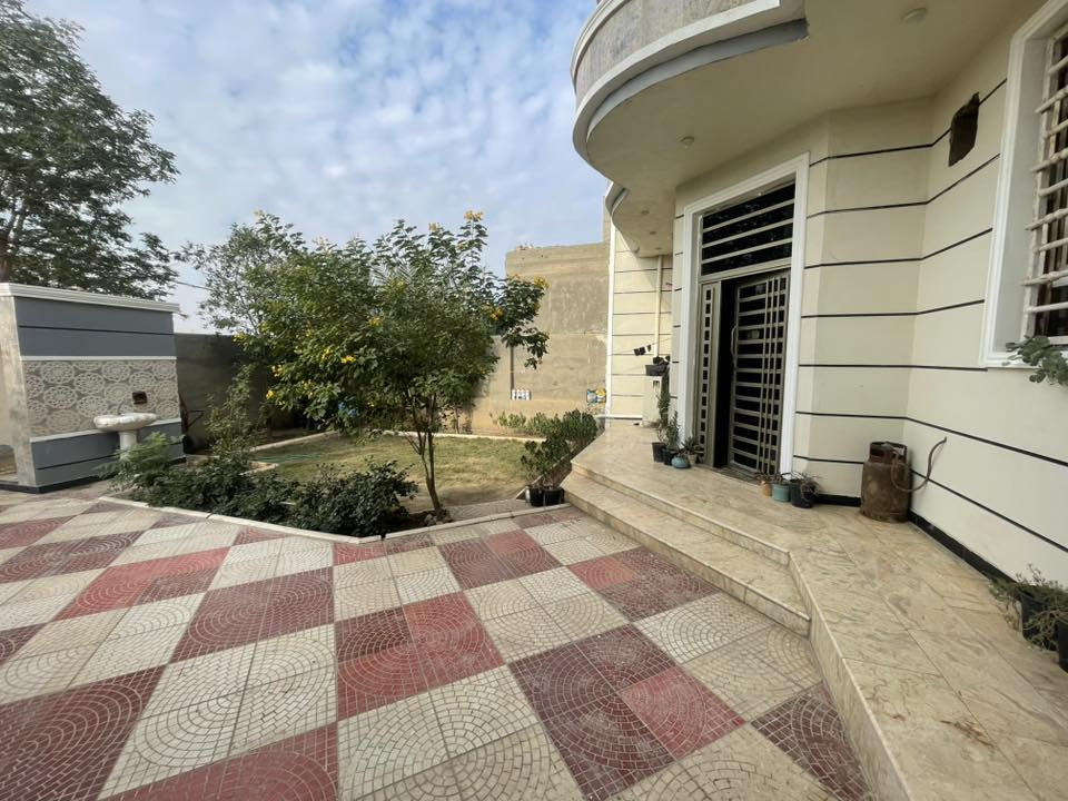 السلام عليكم 
دار للبيع في منطقة الخاجية(7712) المساحة 267 متر  على شارع سايدين تجاري قرب شارع 30 وجه الدار على شارع بدرة رصيف عرض 5 امتار 
للاستفسار الاتصال على الرقم ***********
