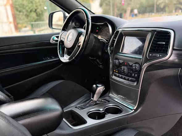 السلام عليكم 
جيب (لاريدو )
موديل : 2021
ماشية : 53 الف 
المواصفات 
بصمه 
كشنات كهرباء 
كشنات جلد + كنتارة 
شاشة 
كاميرا 
رادارات 
تحكم ستيرن جهتين 
كروز سرعة 
نظام سبورت 
نظام ايكو 
نظام اطفاء 
نظام توقف عند الاقتراب 
حساسات خلفية 
صاجات 
ويل كب بلاك
بلوجكتور زنون 
قطعتين تبريد 
(رقم بغداد الجديد مشروع وطني بأسمي ) 
الحادث : جاملغ + بنيد + (بابتين صبغ ) 
( صور الحادث مرفقة + السونار ) 
السيارة جاهزه من كلشي بدون اي نقص . 
السعر : 188 وبيها مجال بسيط 
العنوان : بغداد الكاظمية قرب مرور الكاظمية معارض جكوك معرض الرحمن 
للاستفسار 
عبدالرحمن 
 ***********
 *********** بغداد
