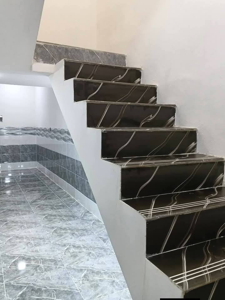 � دار للبيع  🏡
📍 الموقع: الموصل – [ حي الملايين الثانية ]

📐 المساحة: [ 120.متر واجهة 6.متر ]
🛏️ عدد الغرف: [ 2 غرف نوم ]
🍽️ مطبخ + صالة + كراج + سطح 
غرب جامع الريان 
✨ المميزات: خدمات كامله ماء كهرب تبليط 
✅ موقع حيوي خدمات كامل الخدمات 
✅ بناء مرتب وتشطيب راقي 
✅ مدخل مستقل
✅ الدار فارغ تسليم مباشر وفوري
✅ سند  بستان 25 لك حق التصرف

💸 السعر: 57 مليون، قابل للتفاوض

للتواصل مراسلة الصفحة


**إذا كنت صاحب هذا الإعلان وتريد حذفه لأي سبب، رجاءا أرسل رسالة إلى الدعم الفني**