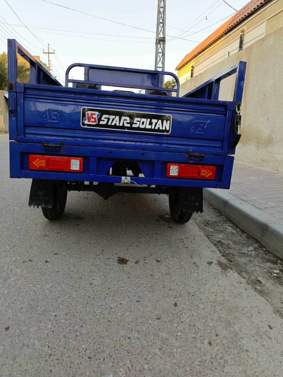 السلام عليكم 
ستوتة سلطان للبيع أوراق كاملة وكيلها بشارع بغداد  سعر 500 3  وبيها مجال العنوان ميسان
 ما متواجد على الخاص
 رقم الهاتف ***********
