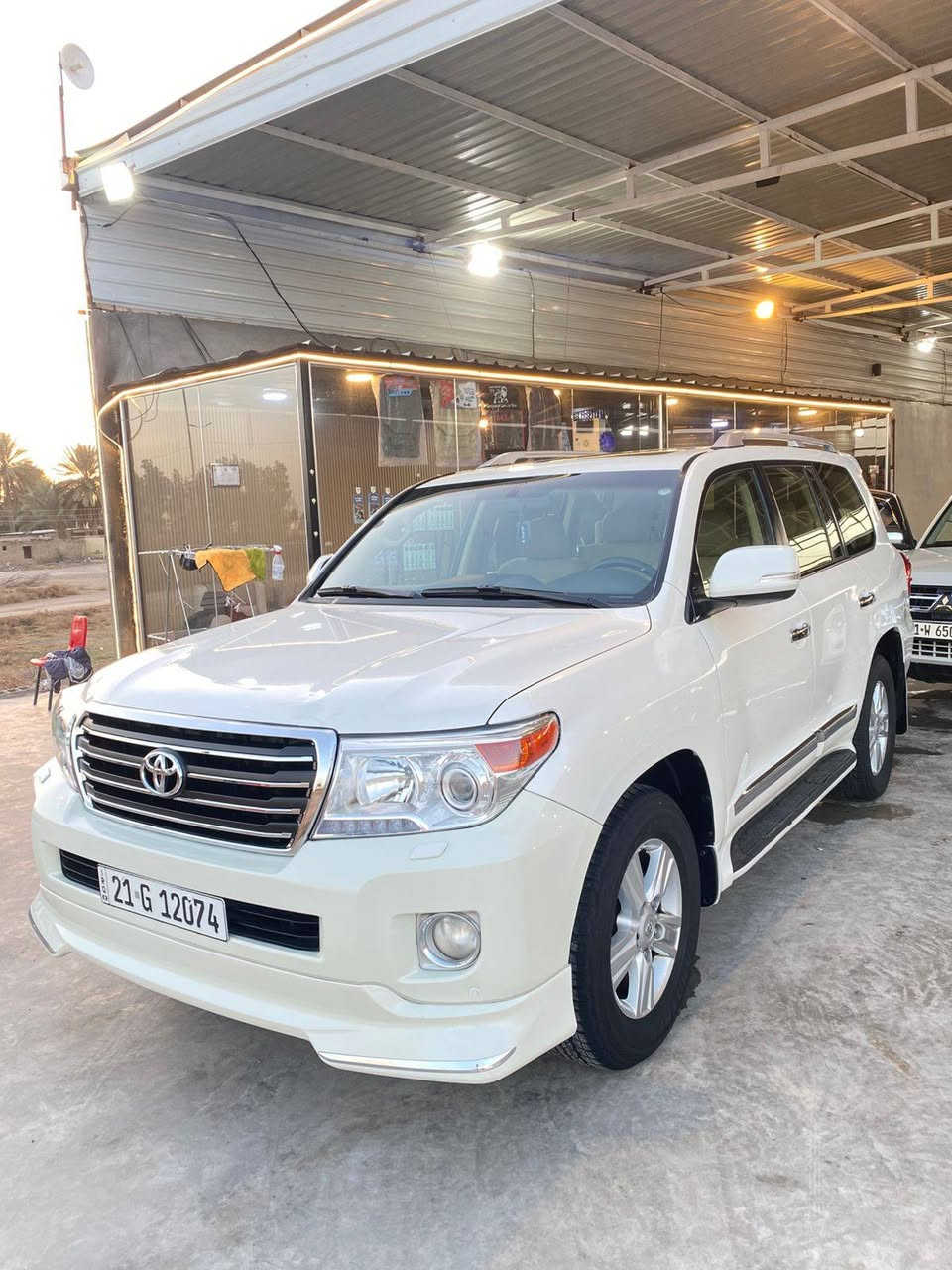 السلام عليكم للاستفسار *********** للبيع لاندكروز 2012  فول موصفات فتحه مري شفط مري قلاب زراك لايتات حساسات امامي خلفي  معروفه موصفات لاندكروز رقم سليمانيه دولي مكفوله من الضربة والصبغ بيها فقط بارد محرك كير حداديه تخم تاير كله جديد مكاني بابل المسيب
