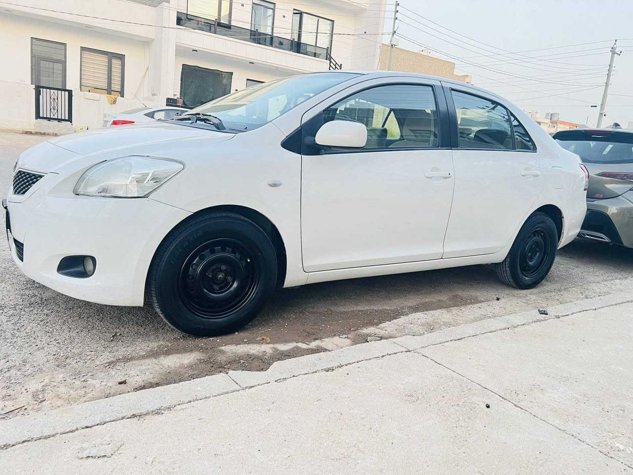 سلام علیک
یارس 2008 تۆماتیک
دەبڵ گێچ 
گێڕو مەکینە بەشەرت
کامل پۆڵیش و قەڵەمکاری کراوە 
بێ بۆیاخ بەس دوسێ پەڵە ساردی هەیە
0772 281 1212 السليمانية, العراق
