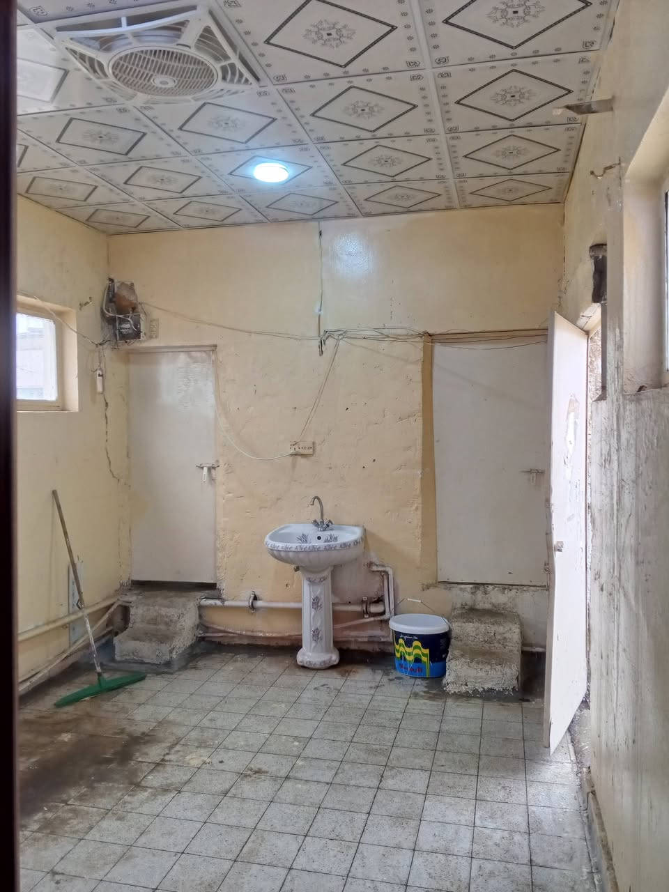 شقه قاعه للبيع بسعر 6ملاين مكان كركوك الفيلق قرب سوك دبي  يم جامع صمد السعر 6ملاين طابق ثاني ***********خدمات مي كهرباء خط مولد الشقه جاهزه
