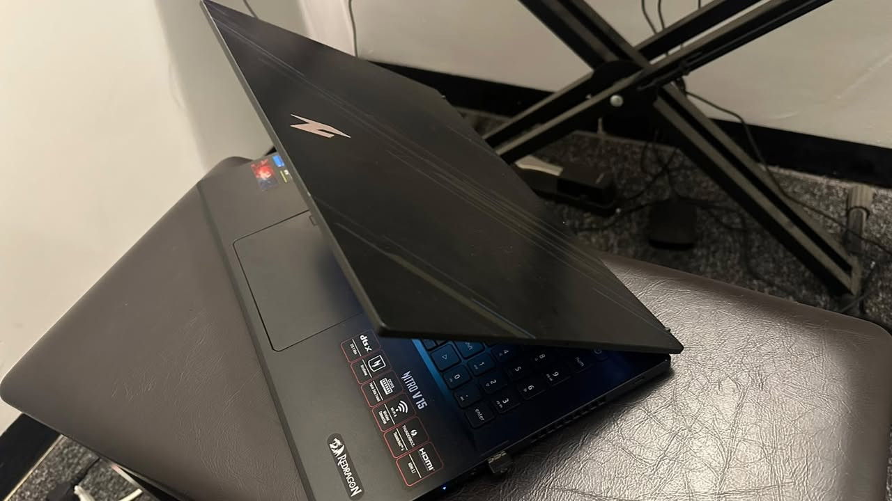 🌟 لابتوب الألعاب القوي – ACER NITRO V15 🌟
🎮 جاهز للألعاب والتصميم
CPU: Intel® Core™ i7-13620H – 10 أنوية | 16 خيط معالجة
GPU: NVIDIA GeForce RTX 3050 6GB + Intel UHD Graphics
RAM: 16GB بسرعة 5600 MHz
SSD: 512GB WD PC SN740 – تشغيل فائق السرعة
⚡ مميزات لا تفوت:
أداء ممتاز للألعاب الحديثة والبرامج الثقيلة
شاشة مذهلة وتجربة استخدام سلسة
تصميم عصري وجذاب
💰 السعر: 850,000 د.ع
📍 المكان: بغداد
📩 للتواصل: رسائل خاصة


**إذا كنت صاحب هذا الإعلان وتريد حذفه لأي سبب، رجاءا أرسل رسالة إلى الدعم الفني**