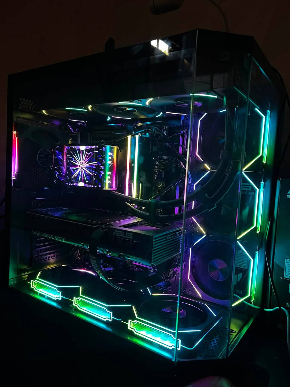 سلام عليكم كيس جديد غير مستخدم للبيع
القطع بارحه اني شديتهم بيدي كلشي جديد ضمان سنه بيها 

1. AMD Ryzen 9 7950X3D - المعالج

2. ASUS TUF Gaming X870E-PLUS WIFI7 -
اللوحة الأم

3. G.SKILL Trident Z5 RGB DDR5 32GB (16GB ×
الرامات - 2) 6400MT/S

4. ASUS Prime GeForce RTX 5070 Ti OC 16GB -
كرت الشاشة

5. Addlink 1TB M.2 NVMe SSD - هارد M.2

6. Samsung 1TB SATA SSD - هارد SSD

7. Thermalright Wonder Vision 360 Turbo ARGB
Black — مبرد سائل

8. Thermalright TR-SG1000 1000W 80+ Gold -
مزود الطاقة (الباور سبلاي)
9. Huntkey S970 Max - الكيس
مكاني موصل تحب تجي للبيت وتوصيل موجود 
السعر 4 ملايين و 500 الف وبيها مجال بسيط


**إذا كنت صاحب هذا الإعلان وتريد حذفه لأي سبب، رجاءا أرسل رسالة إلى الدعم الفني**
