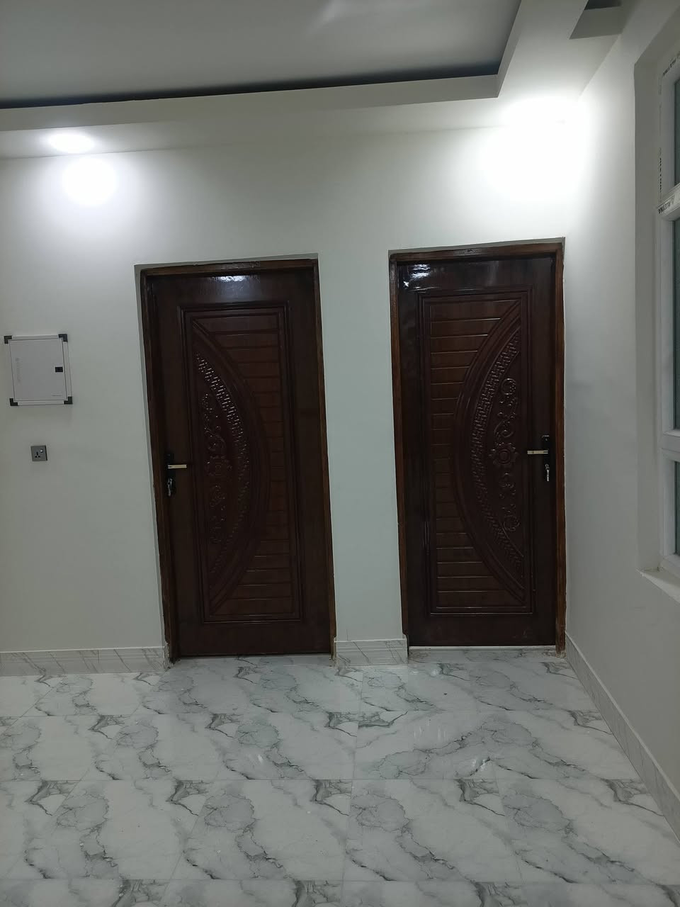 بيت للبيع المساحه 200متر حي اور ست غرف نوم صالتين واستقبال ومطبخ البيت جديد غير مسكون للاستفسار ***********
