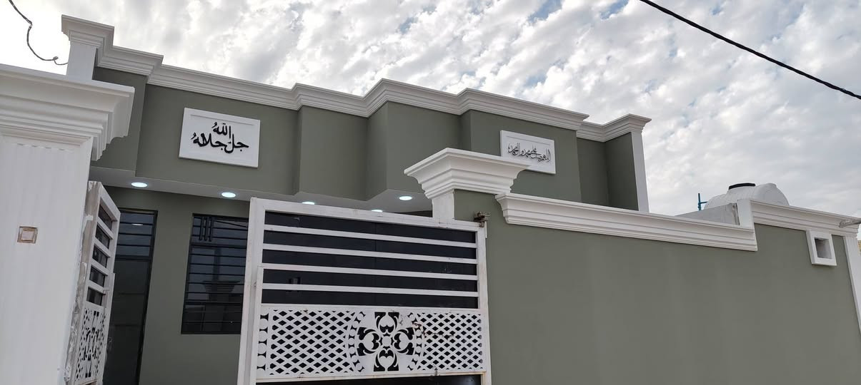 دار للبيع كوت حي الحكيم نزله الوائليه ام رقم من قبل البلديه مساحه 230 متر بناء حديث طابوق يتكون من غرفتين نوم هول صحيه داخليه وخارجيه مطبخ استقبال حديقه وكراج خدمات كامله من الكل ماي كهرباء تبليط يبعد 50 متر السعر المطلوب 88 وبها مجال للشراي

الاستفسار مراجعه مكتب دلالية حسن البيضاني  رقم المكتب ،،،،***********
عنوان المكتب حي لحكيم قرب سيطرة القديمه للاعلان عن عقاراتكم  أو المراسلة على الصفحة أو إرسال 
العرض ع الواتساب  
ليس لنا الحق برفع سعر العقار أو خفضه عملنا يختصر على تقديم أفضل الخدمات العقاريه وترويج العقارات ونشرها ع مواقع التواصل الاجتماعي على حسابي الخاص على الفيس بك توجد مجموعة عقارات تجارية سكنية دوانم زراعية مستعدون بيع وشراء العقارات نستقبل كافة العروض الزراعيه والطابو في مدينة الكوت
رقم المكتب          حسن البيضاني.      ***********
