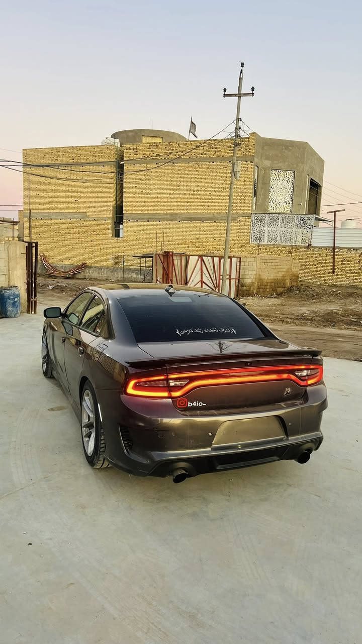 جارجر 2017
سكات باك SRT عليها محرك 5700
بس اقره المنشور للاخير حت ماتعبني 
كورات وكام شفت وثلاجه ونوزلات وبلكات كلهم 6400
السياره صاروخ بمعنه الكلمه 
رقم بغذاد بسمي سنويه وهزه جديده 
كزوز srt من الطول للطول 
مواصفات فول للاخير ماعده الفتحه 
السياره بدون شواصي بدون ايرباك 
مكانها ناصريه ***********
مبرمجة وجاهزه ع اخر حبايه الف دينار مابيها مصرف
سعرها 185 وبيها مجال
