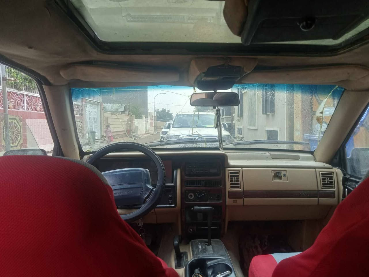 يالله السلام عليكم جيب كراند  شروكي لمتد الإضافات البيه محرك 3000فيفي تي اكسل سيدان خفيف مخليه حت متصرف بانزين  بريك راس الثور تبريد راس الثور السياره عندي بيه وكالة عامة وعليه غرامات اني مرتين تغرمة بيه وعليه ٢٥٠الف للكمرك مطلوبا  سنوية صاقطة راعيه سيد بالرفاعي سوالي وكالة عامة تريد اسويلك وكالة تريد تروح تحول اني اروح وياك تريد اسويلك وكاله اني خادم سعرها 32 وبيه مجال السيارة كلش حلوه وهواي مسافر بيه لاستفسار ***********
