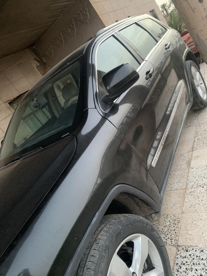 جيب شيروكي 13خليجي فول مواصفات 1/1بغداد بسمي شخصيأ بيها لغد كص وبيها تصليح بتكم وصبغ عام تبريدها ما يشتغل ماعرف شبيه السعر ١١٠وبيها مجال العنوان بابل النيل ***********
